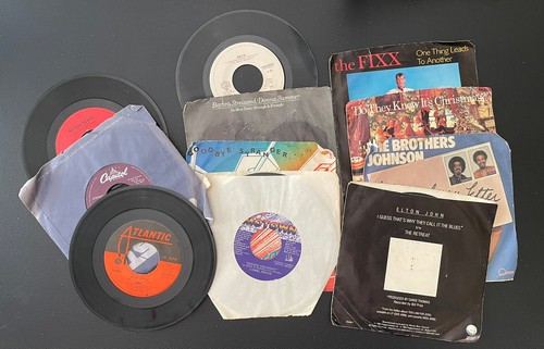 Vintage 1980s pop jukebox - 11,